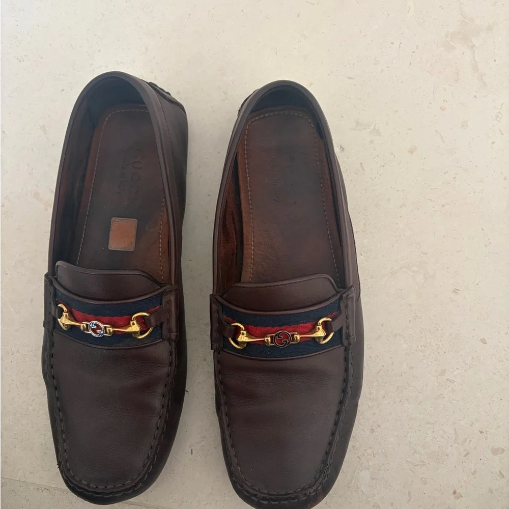 Gucci Men's Dark Brown Loafers with Gold Accent - Picture 5 of 9